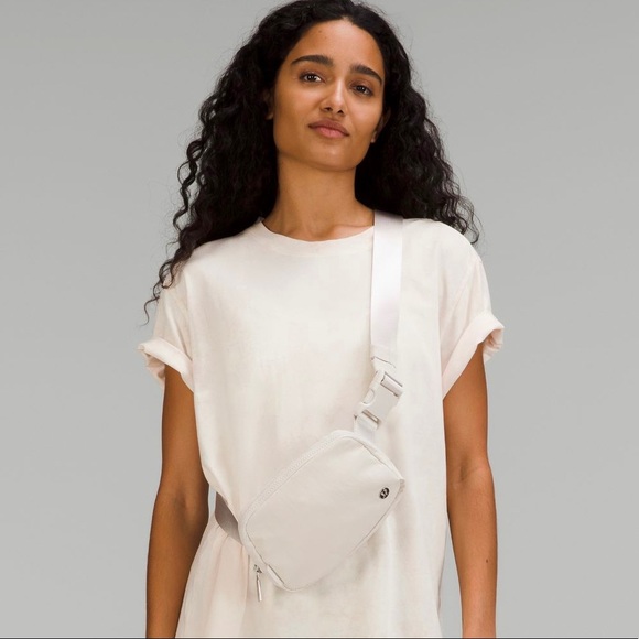Lululemon 🤍 WHITE OPAL Everywhere Belt Bag - Picture 5 of 15